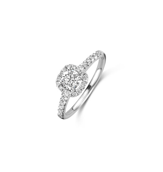 Brilliant cut solitaire cushion halo ring with side diamonds