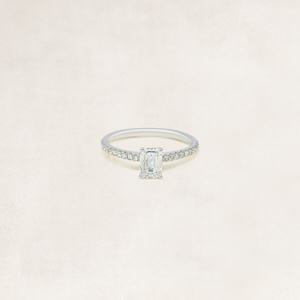Emerald solitaire ring met zijdiamanten - OR5551