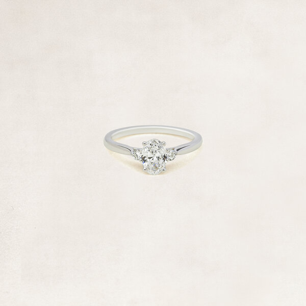 Oval cut trilogy ring - OR5072