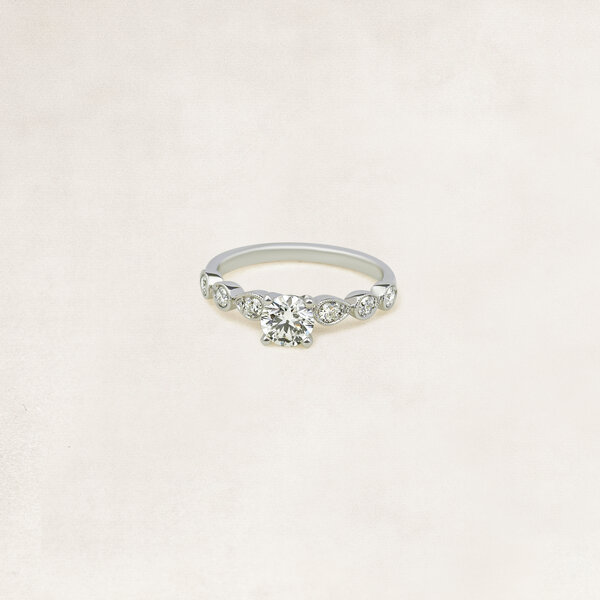 Brilliant cut solitaire ring with side diamonds - OR5031