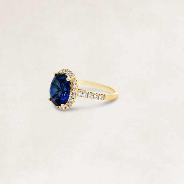 Golden ring with sapphire and diamond - OR74933