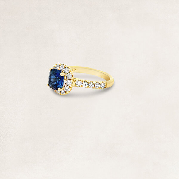 Golden ring with sapphire and diamond - OR75884