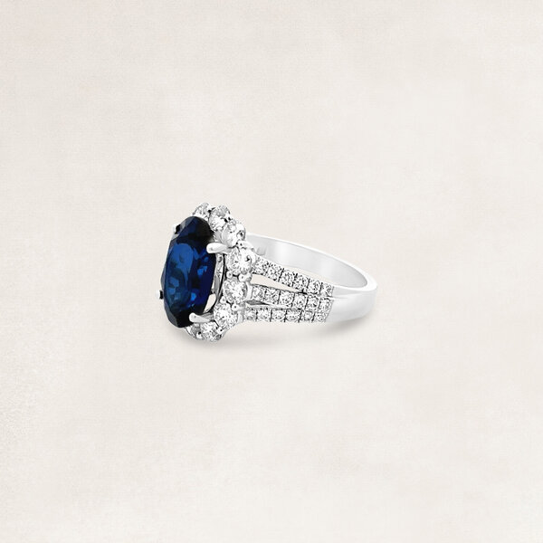 Golden ring with sapphire and diamond - OR24529