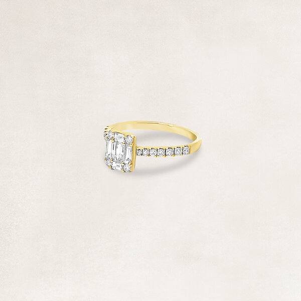 Golden ring with diamond - OR70089