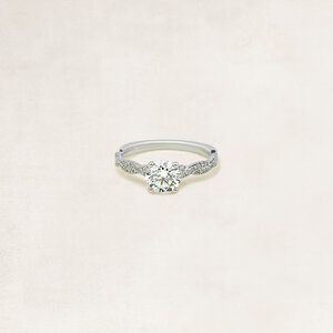 Brilliant cut solitaire ring with side diamonds - OR5045
