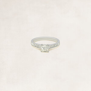 Princess solitaire ring met zijdiamanten - OR5041